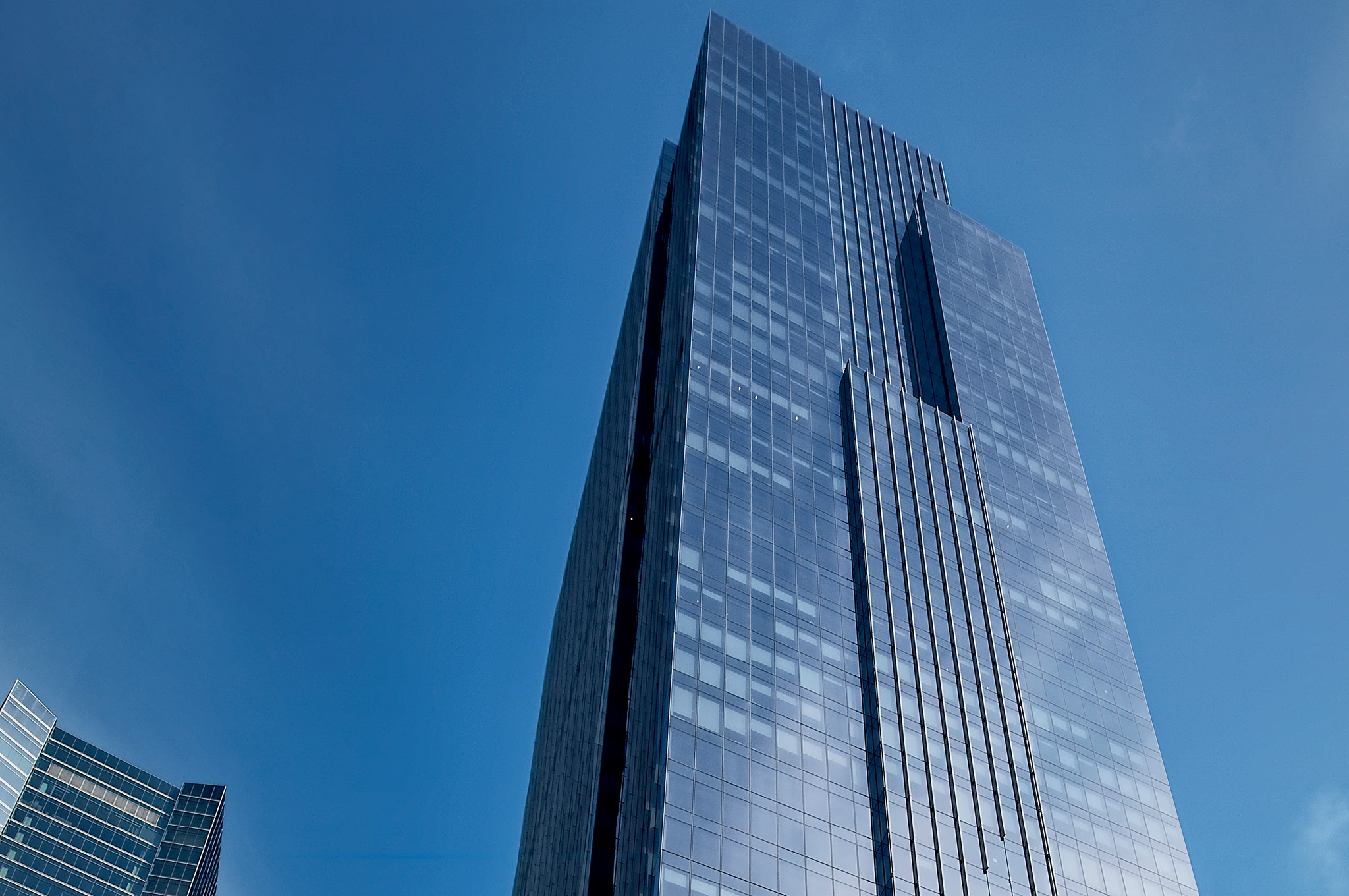 Looking up the 150 N Riverside building in Chicago